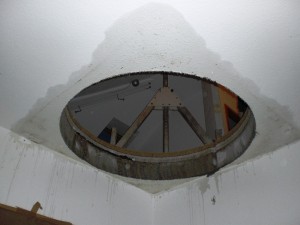 deckenoeffnung-treppe-von-unten