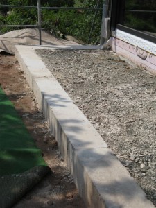 fundament-mauer Querschnitt der Betonmauer